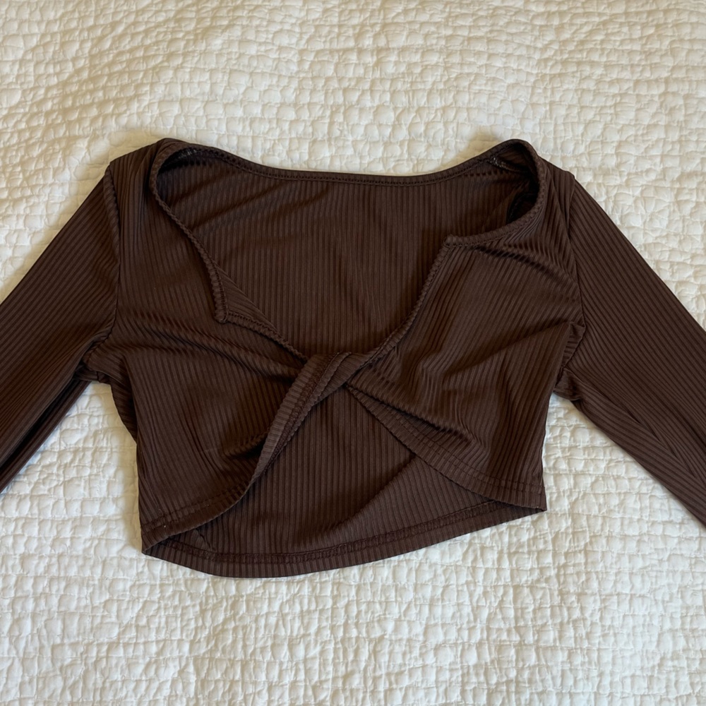 Twist front long sleeve crop top